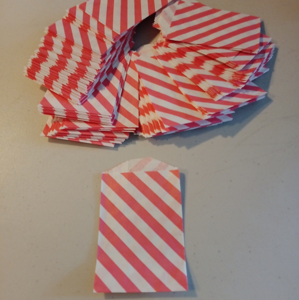 200 Paper Jewelry bags-crafting bags Small 200 bag lot